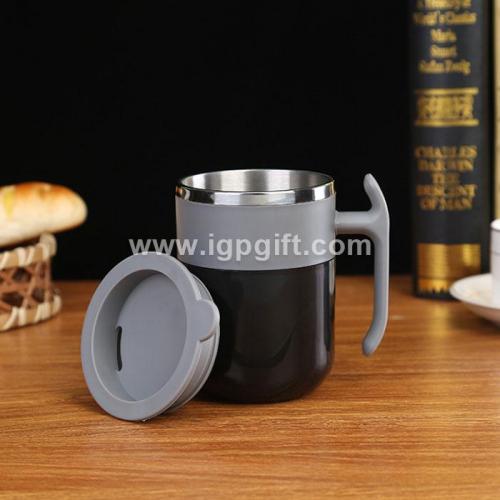Magnetic temperature difference self-stirring cup