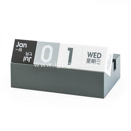 Create art square desk calendar
