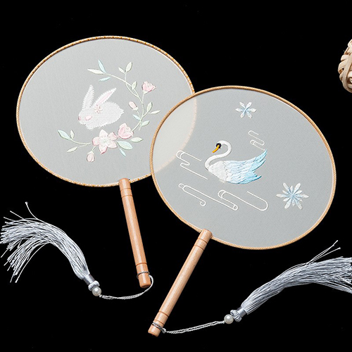 廣告扇是夏天的必備品 廣告扇是夏天的必備品